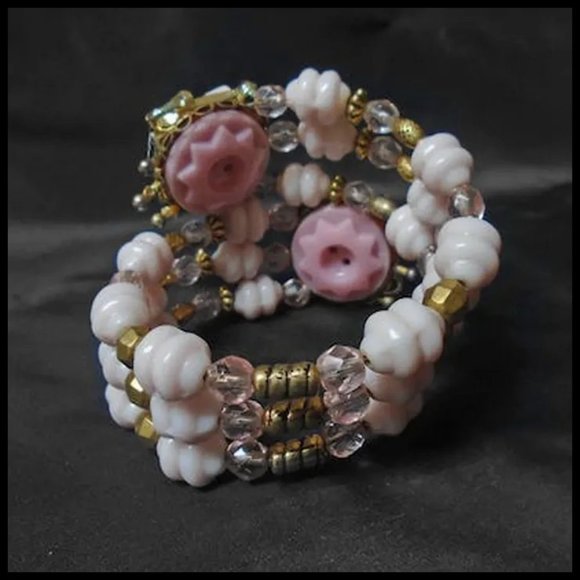 50s Style Pale Pink Beaded Retro Blush Wrap Cuff Bracelet - Picture 4 of 9